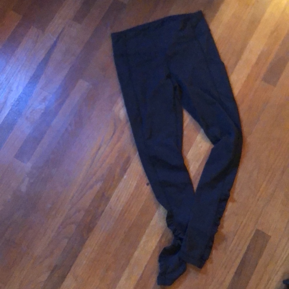 Lululemon full length leggings with side pockets, back zip & hidden pockets sz 6